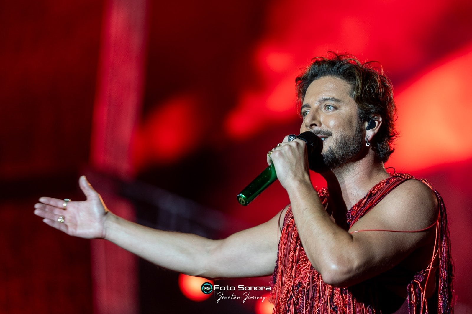Crónica del concierto de Manuel Carrasco y su noche mágica en el Palau Sant Jordi 2025.